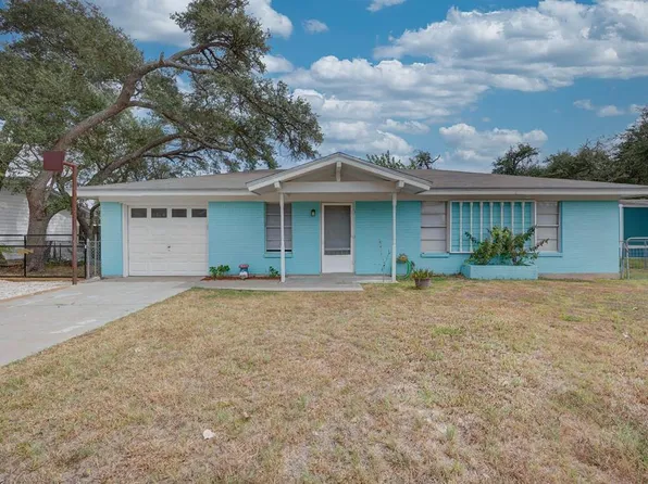 1330 Redbird Dr, Rockport, TX 78382