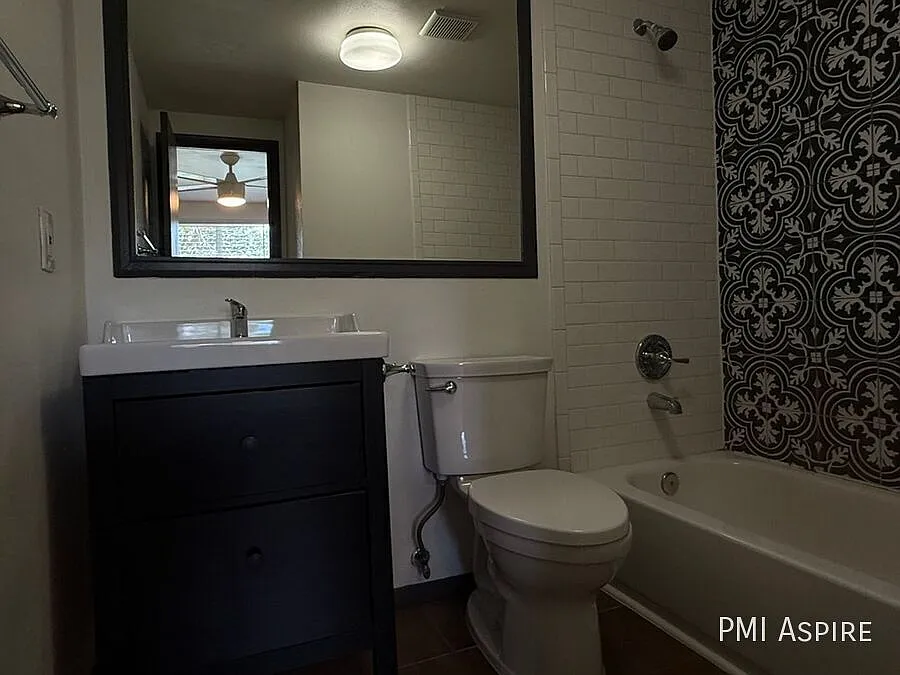 2 Bedroom 2 Bathroom in Arvada — Photo 2