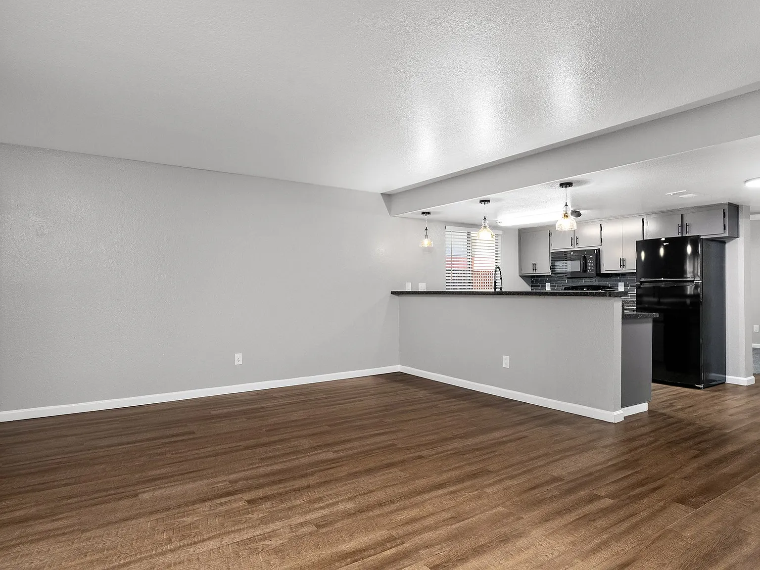 Redwood Cove Apartments — Photo 4