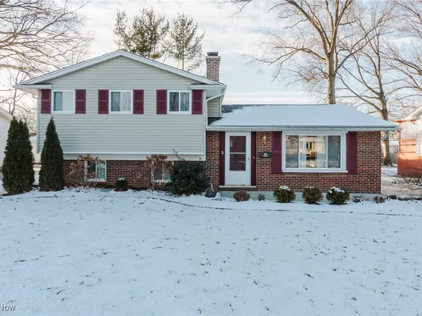 25077 Doe Dr, North Olmsted, OH 44070