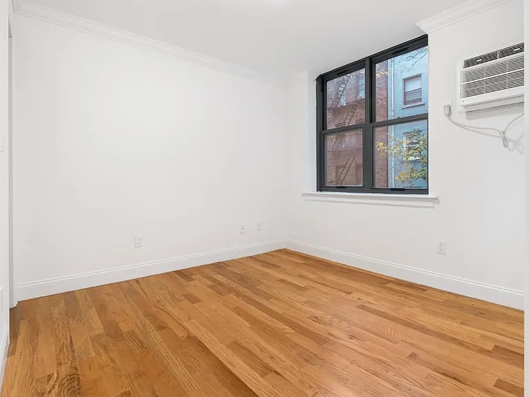 210 E 22nd St #1A — Photo 2