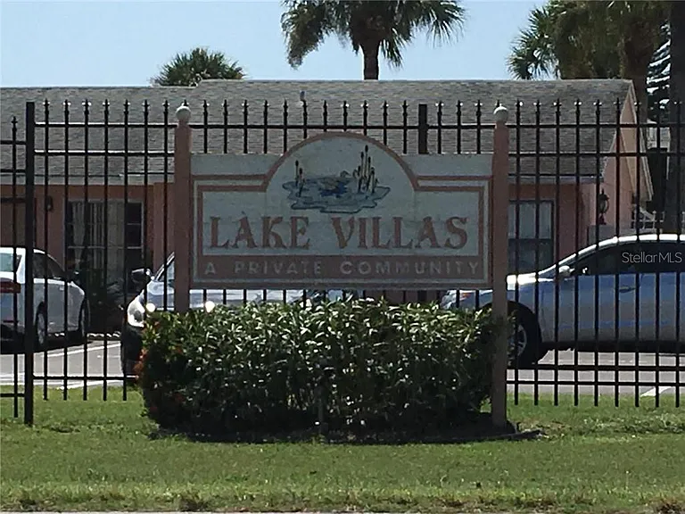 6 Lake Villa Way — Photo 9