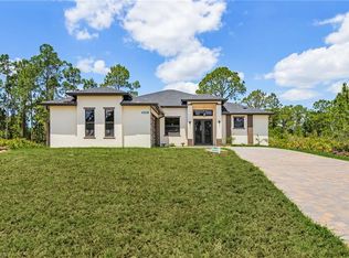 956 Columbus Blvd S, Lehigh Acres, FL 33974