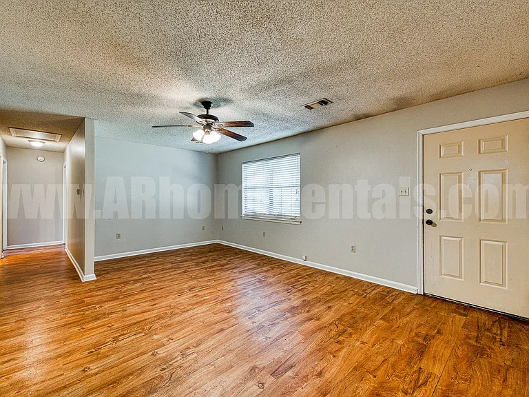 108 S Mitchell St — Photo 3