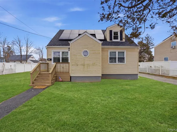 12 S Prospect Street, Copiague, NY 11726