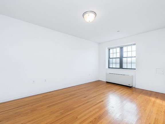 5th image of 18-10 27th Ave Penthouse D1