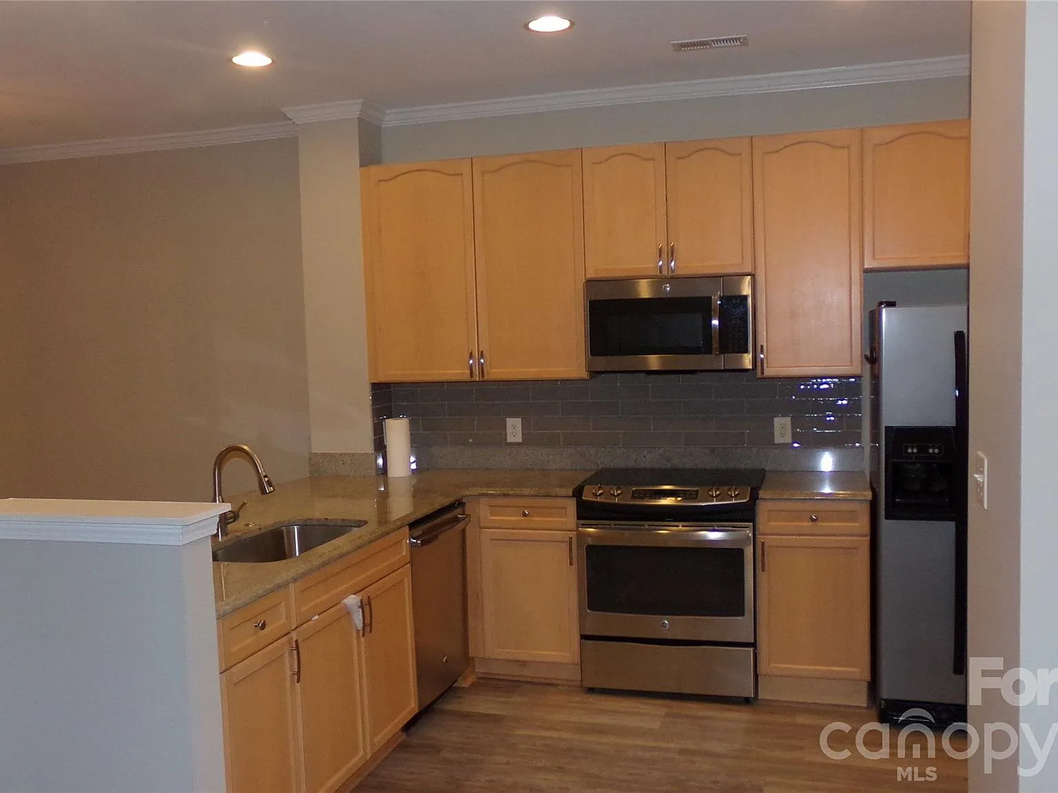 2 bed, 2.5 bath, 1480 sqft, $2,200 — Photo 4