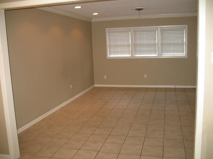 2nd image of 4216 33rd Pl
