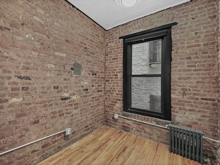 346 E 13th St #4 — Photo 10