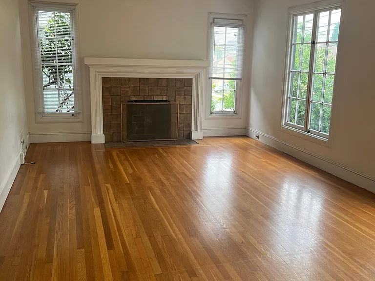 608 Athol Ave — Photo 3