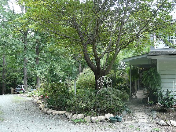 Side access to Entrance #5