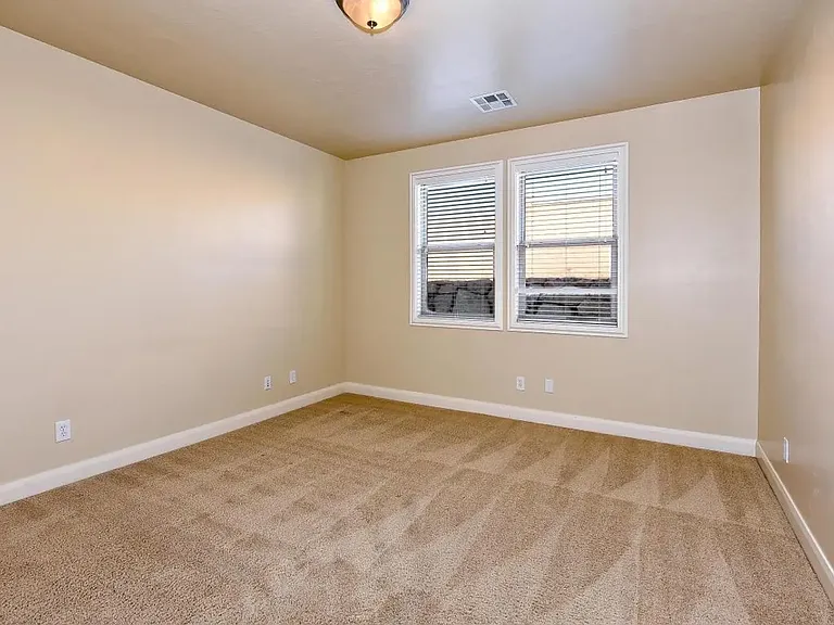 355 E Munich Dr — Photo 7