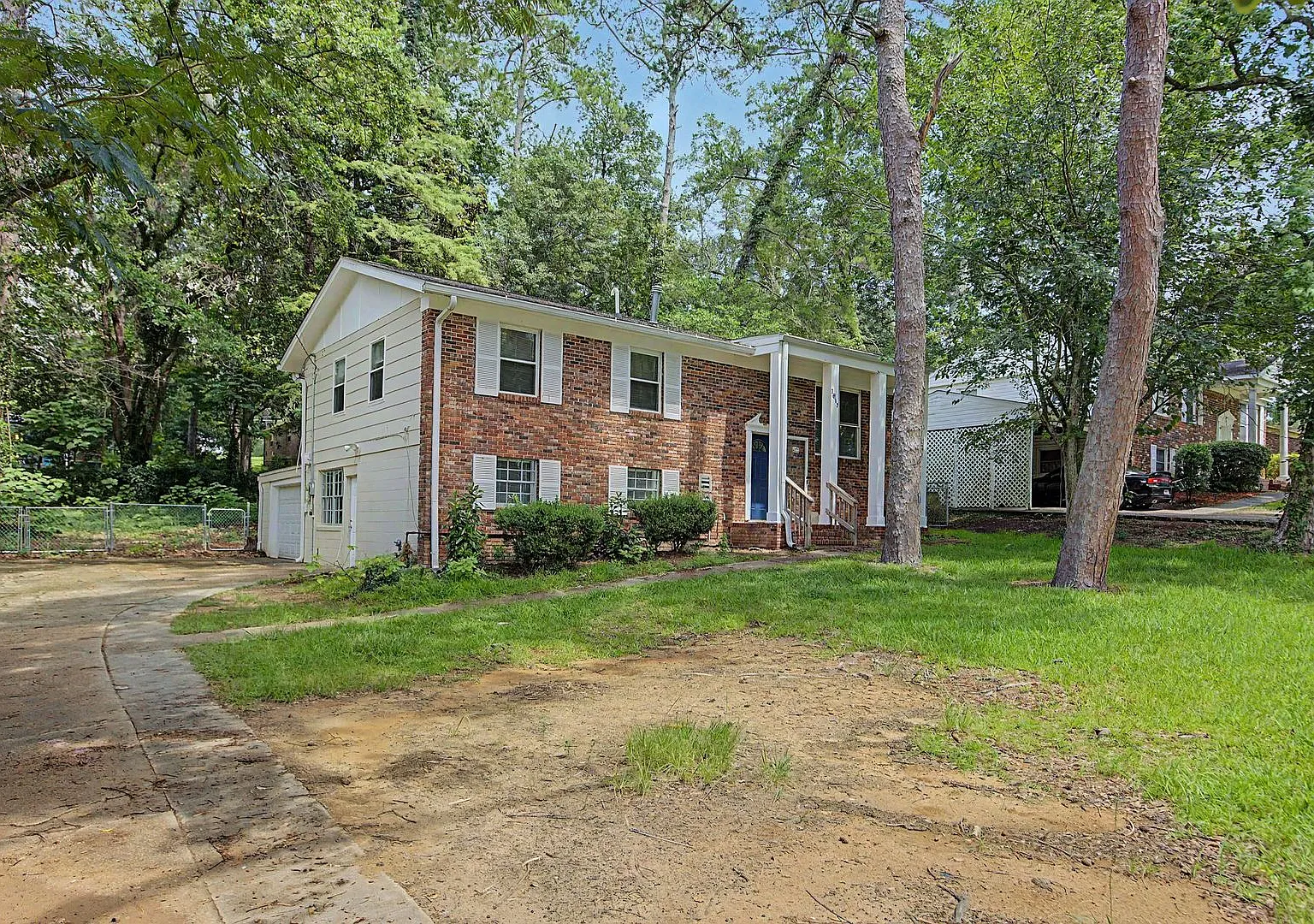 Large Renovated Home In Town — Photo 2