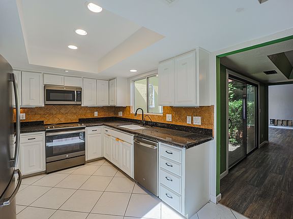 3rd image of 1923 E Medlock Dr