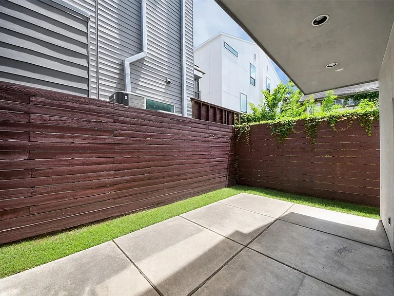 1823 Southmore Blvd — Photo 9