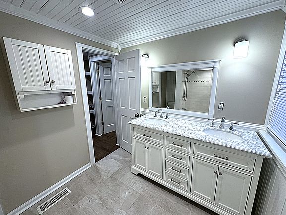 5th image of 1216 Vestal Rd