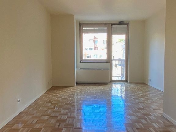 3rd image of 350 W 50th St APT 5KK