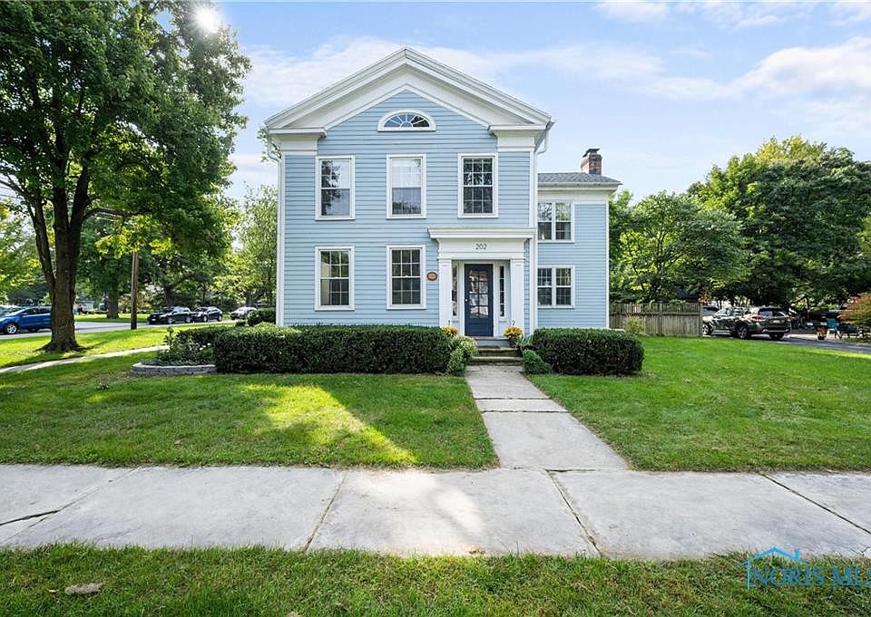 1st image of 202 W 5th St