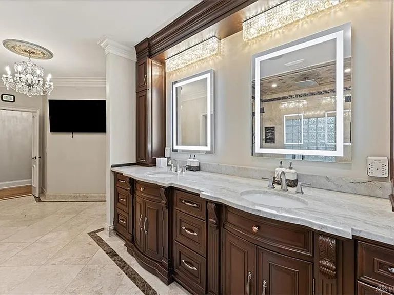 9020 Whisperinghill Dr — Photo 34