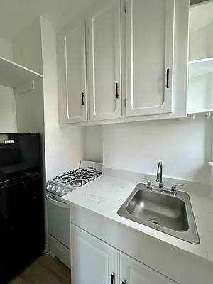 Rented by Ameralis Group Real Estate Inc | media 17