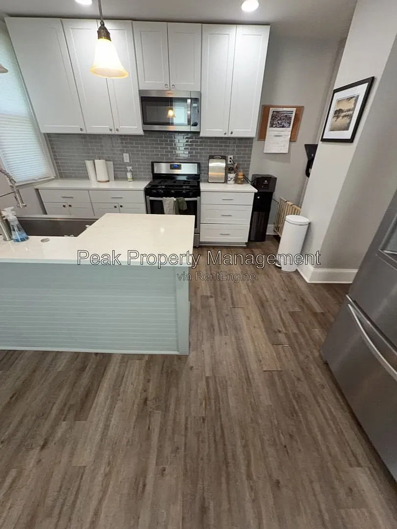 3 bed, 2.5 bath, 2012 sqft, $2,950 — Photo 3