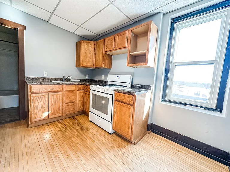 227 N Minnesota St — Photo 5