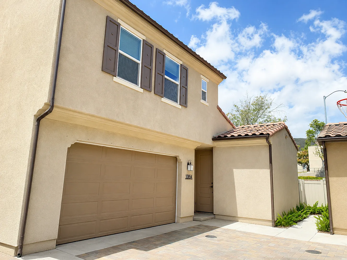 4 bed, 2271 sqft, $5,450 — Photo 3