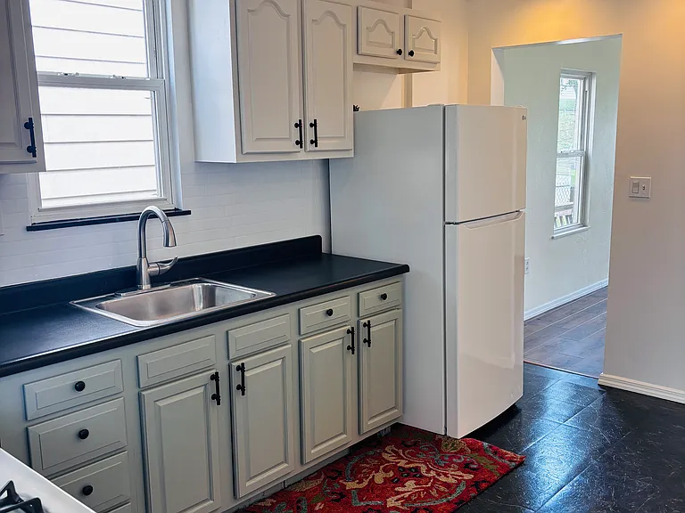 547 Parker St — Photo 12