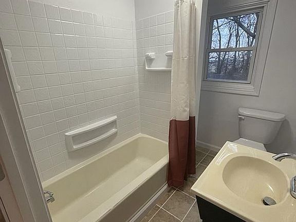 3rd image of 118 Jacob Dr
