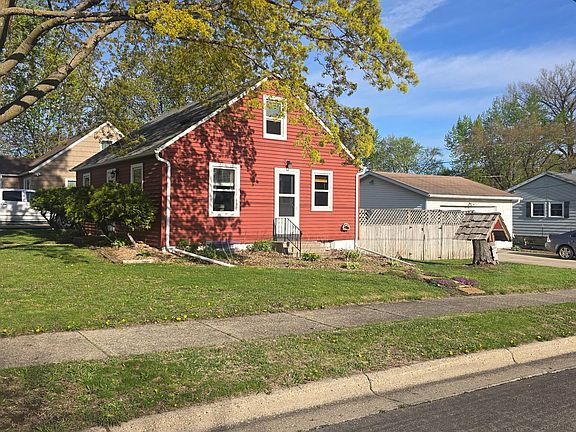 3rd image of 1302 W Clark St