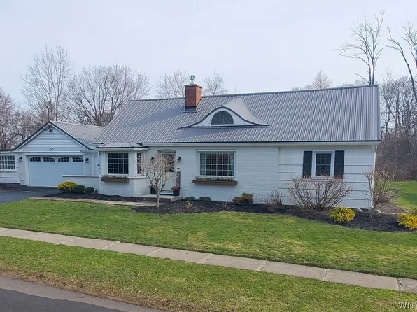 6097 Eckhardt Rd, Lake View, NY 14085