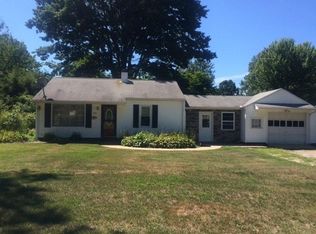 1924 E Tuttle Park Rd, Madison, OH 44057