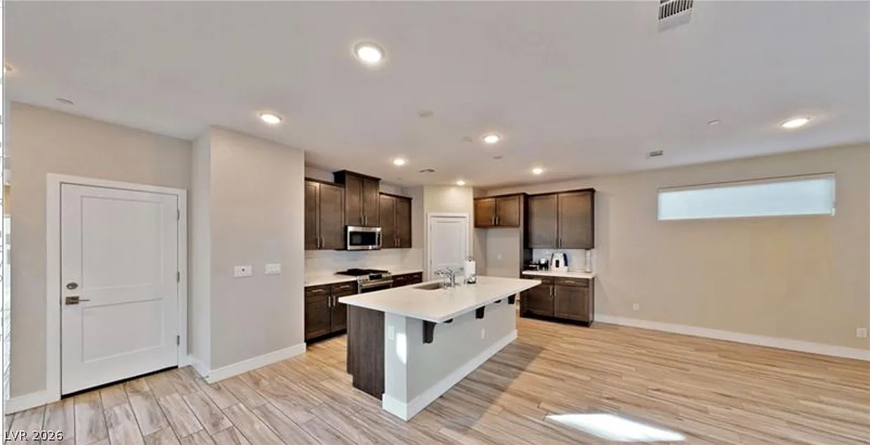 4 bed, 2428 sqft, $3,100 — Photo 3
