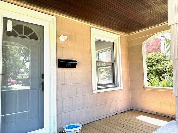 2nd image of 3221 Oakwood St
