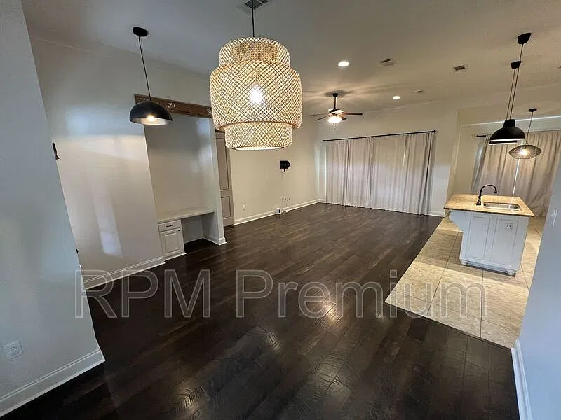3 bed, 2.0 bath, 1621 sqft, $2,350 — Photo 4