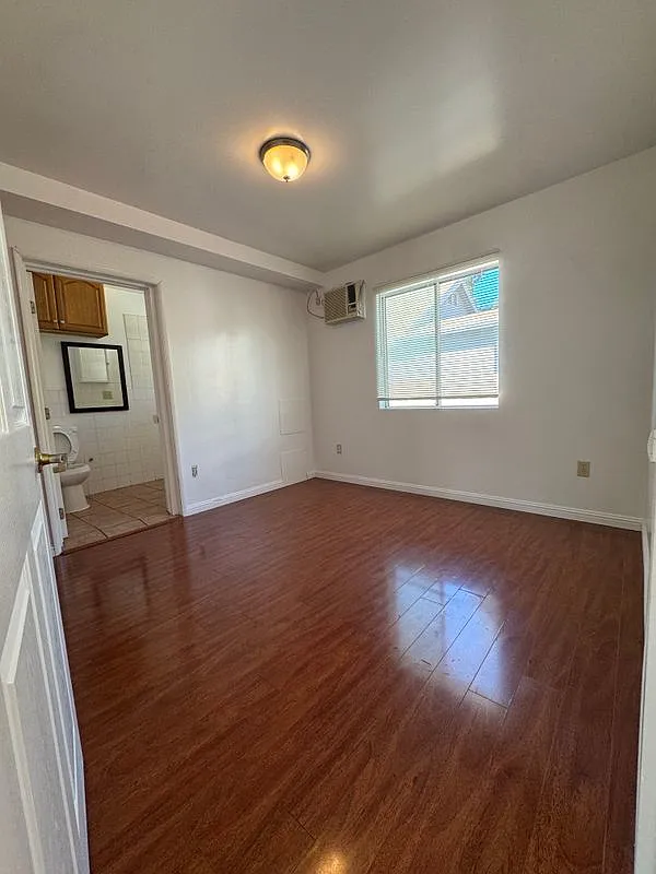 2 bed, 1.0 bath, 1100 sqft, $2,750 — Photo 4