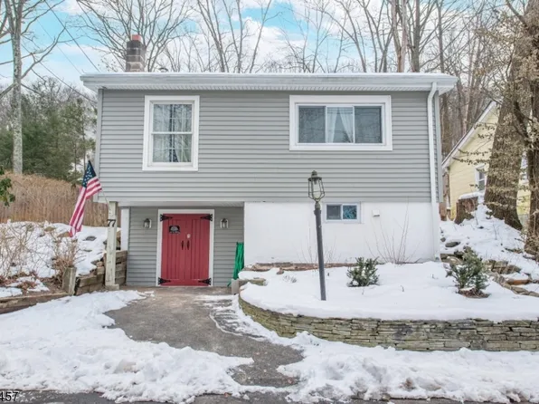 77 Lyons Rd, Jefferson Twp., NJ 07438