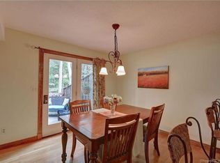 32 Uplands Way, Glastonbury, CT 06033