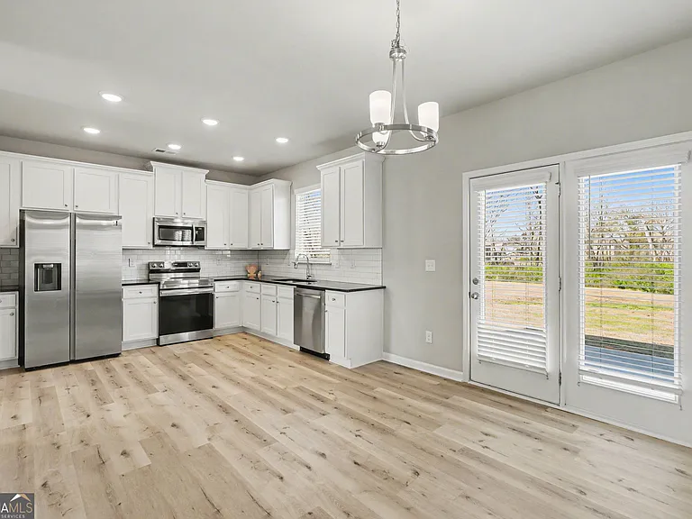 100 McGinnis Cir — Photo 6