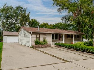 1376 Aldoro DRIVE, Waukesha, WI 53188