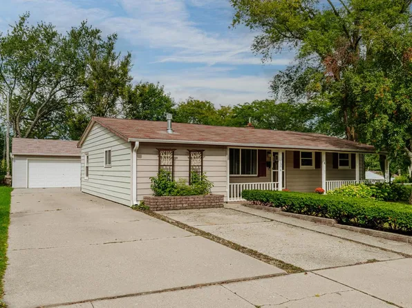 1376 Aldoro DRIVE, Waukesha, WI 53188