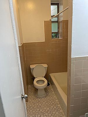 3rd image of 2100 Beekman Pl #1D