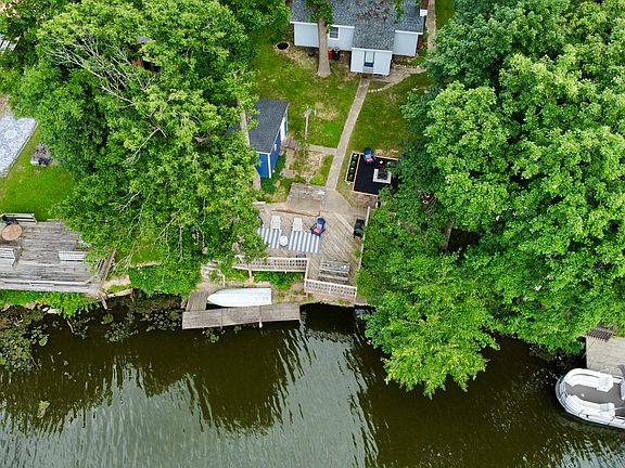 2nd image of 3594 Roland Dr