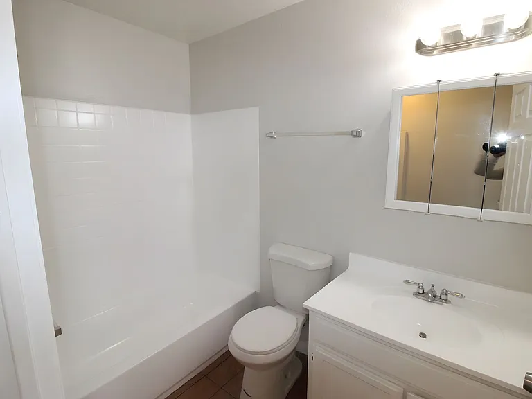 1508 W Florence Ave — Photo 4