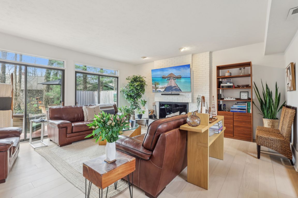 Fairington Ln-005.jpg