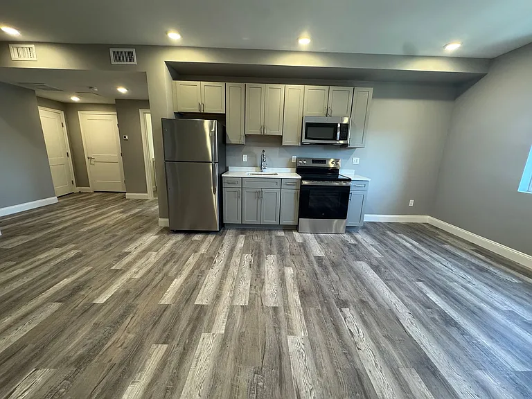 8 Avon St — Photo 36