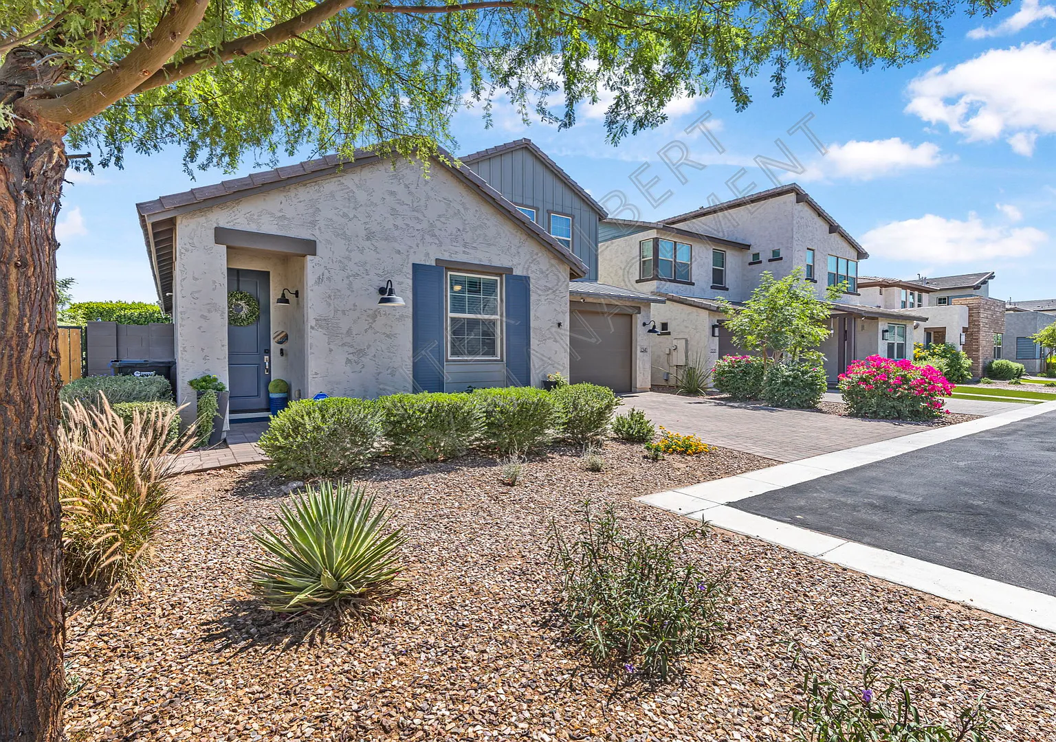 Modern 3-Bed + Bonus Room /2.5-Bath Home in Desirable Chandler Boutique Neighborhood Spacious Lay... — Photo 3