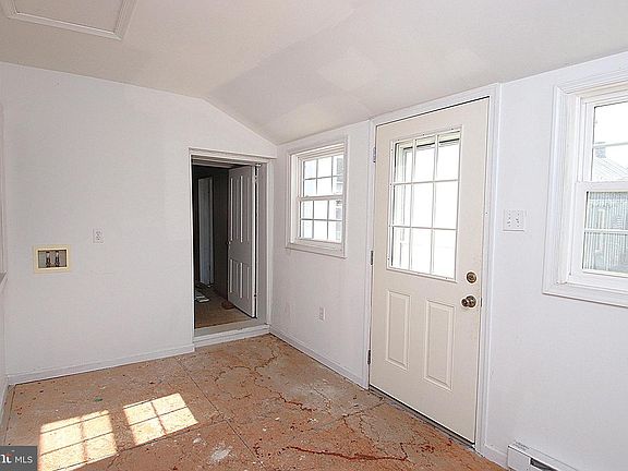 5th image of 202 E Main St