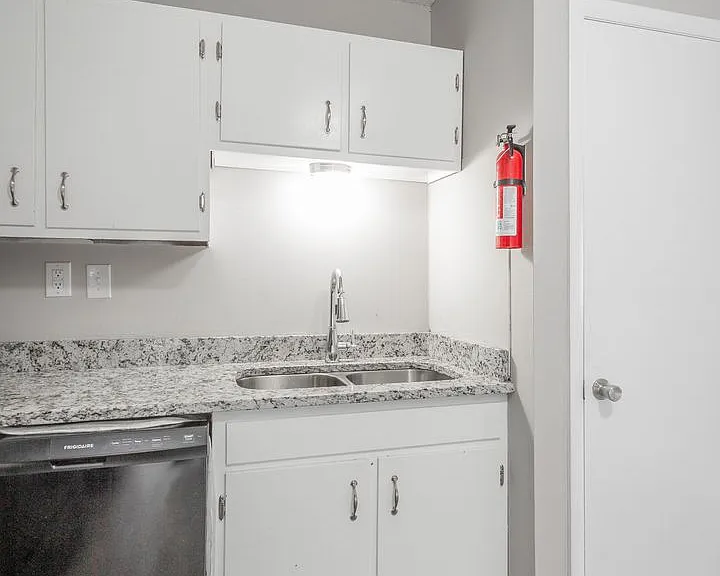 113 Goodson Ave — Photo 8