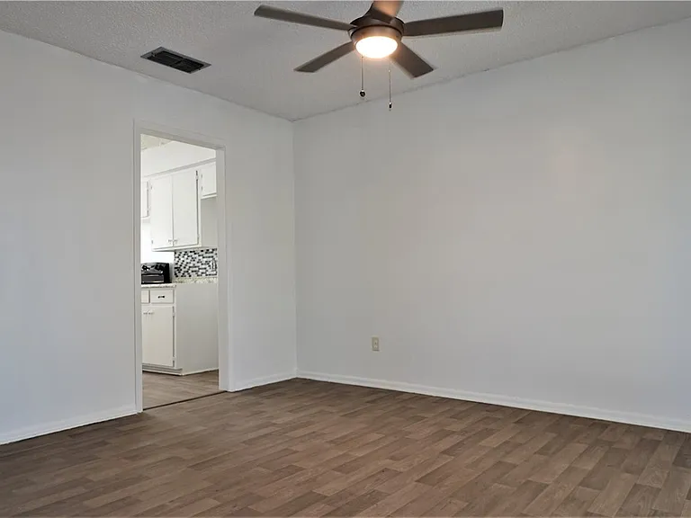 1028 Starlite Dr — Photo 4